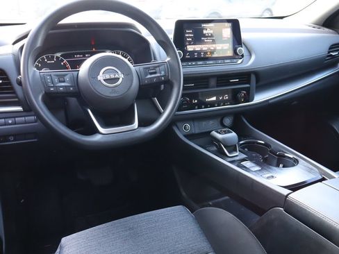 Used 2023 Nissan Rogue SV FWD image 4
