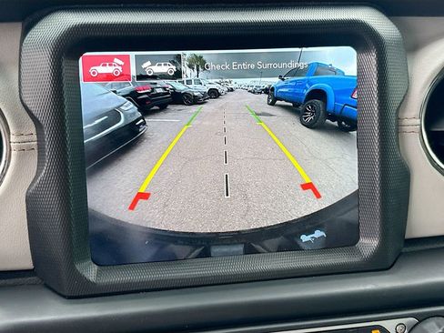 Used 2021 Jeep Wrangler Unlimited Sahara AWD/4WD image 15