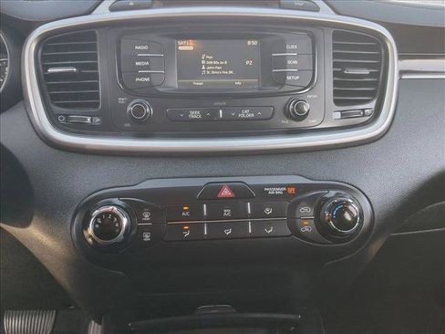Used 2017 Kia Sorento FWD image 14