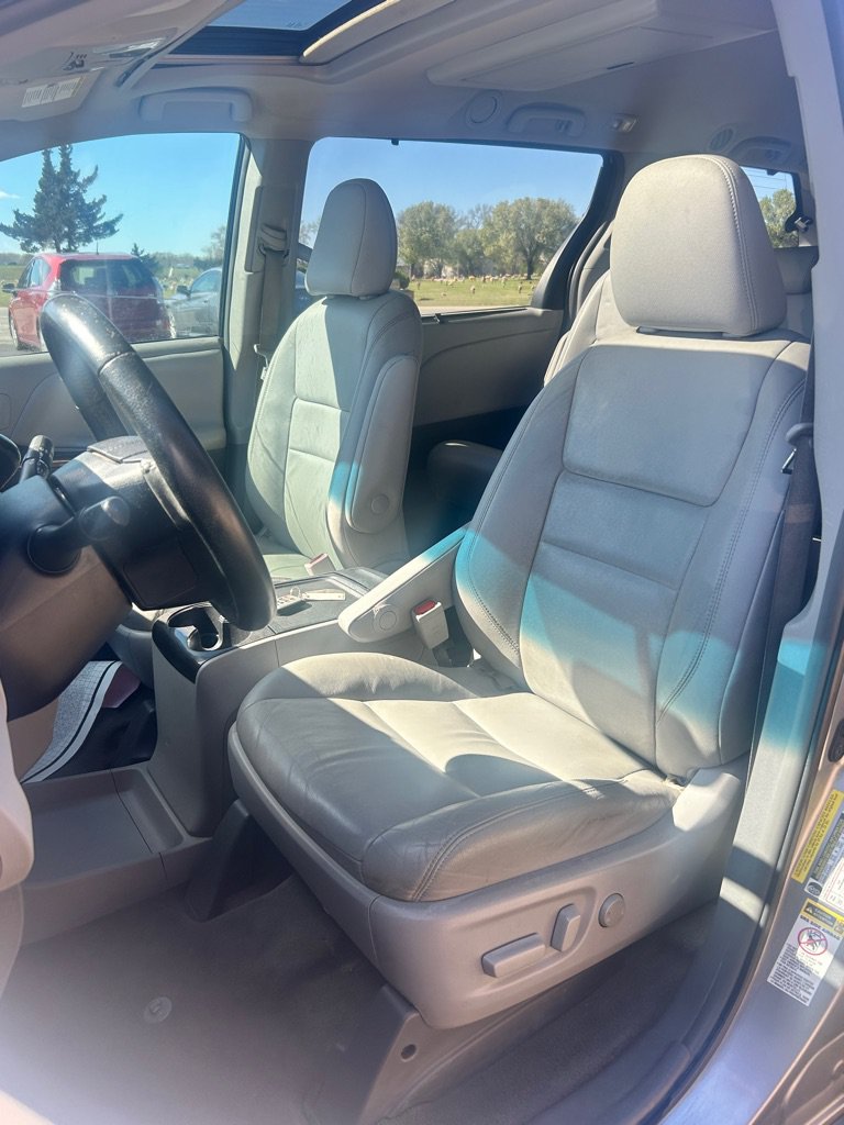 Used 2015 Toyota Sienna XLE Premium FWD image 8