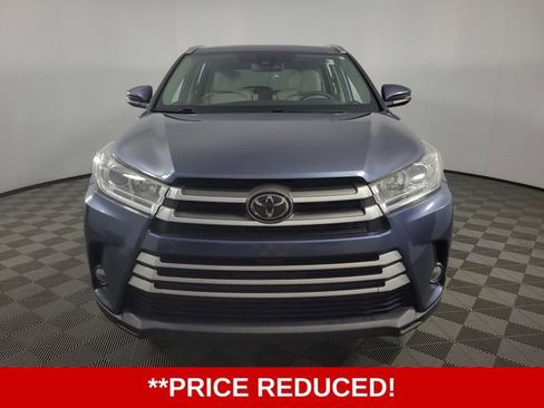 Used 2019 Toyota Highlander XLE image 2