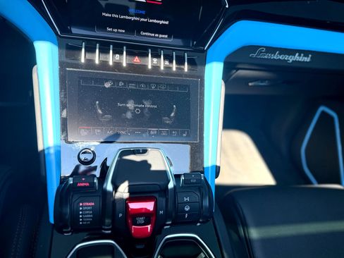 Used 2022 Lamborghini Urus image 14