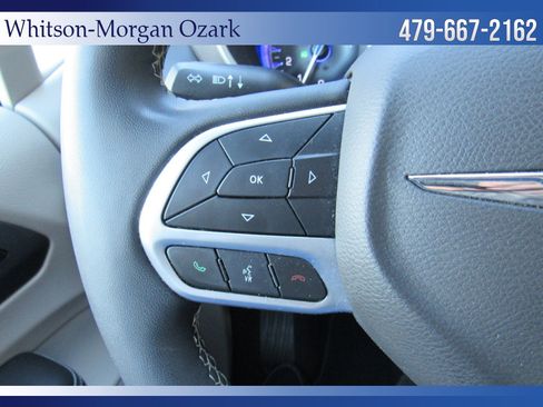 Used 2022 Chrysler Pacifica Touring-L image 37