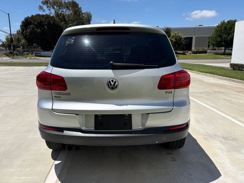 Used 2017 Volkswagen Tiguan Limited w/ Alloy Wheels Package FWD image 5