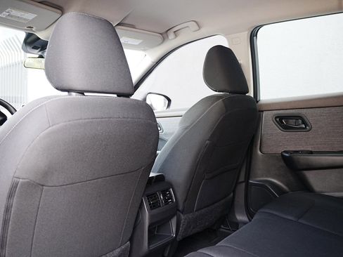 Used 2023 Nissan Rogue S image 12