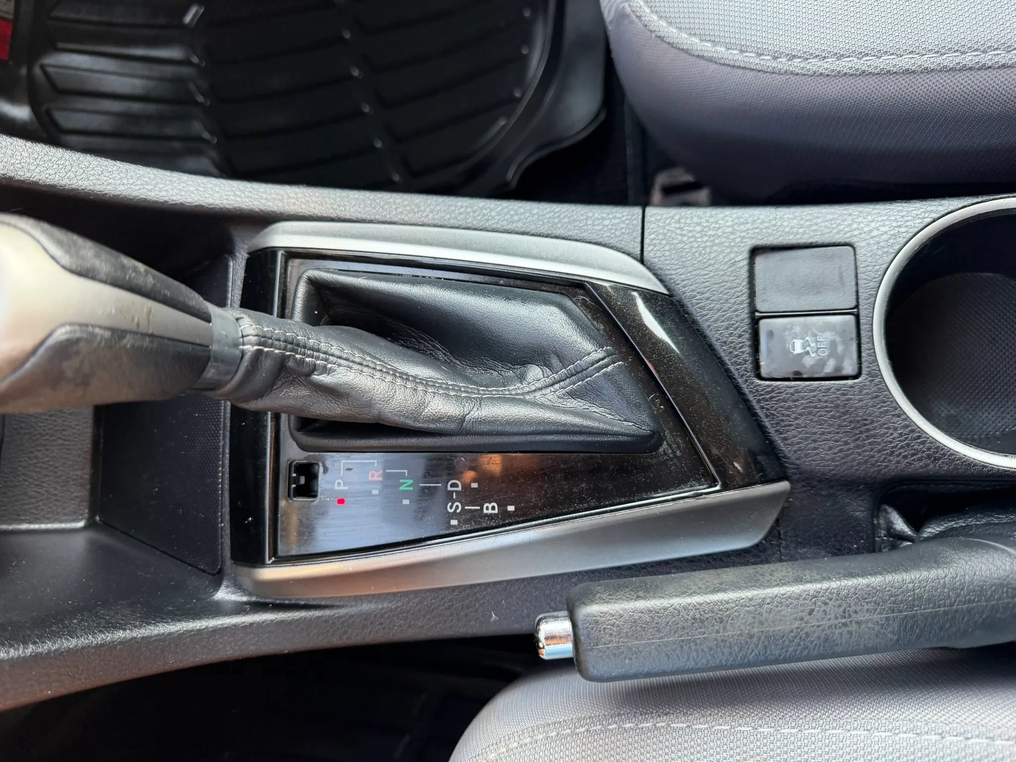Used 2015 Toyota Corolla LE FWD image 42