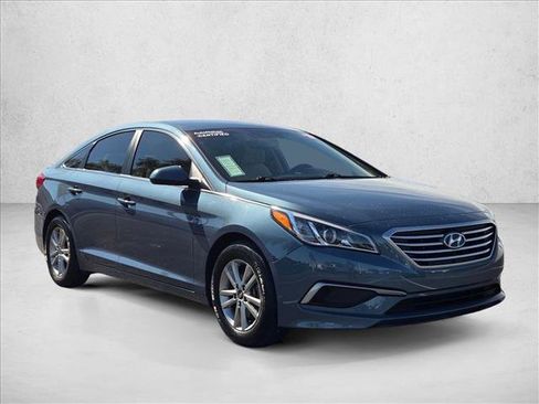 Used 2017 Hyundai Sonata SE image 3