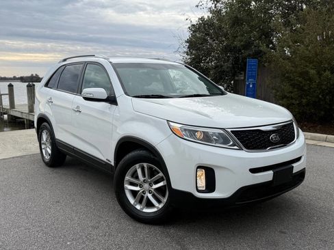 Used 2014 Kia Sorento LX image 3