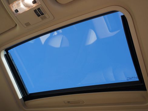 Used 2013 Chevrolet Avalanche LTZ image 33