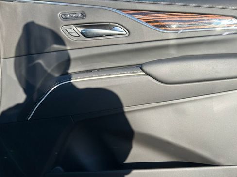 Used 2024 Cadillac Escalade Premium Luxury AWD/4WD image 26