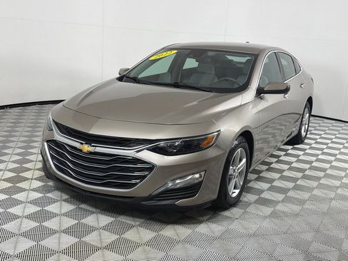 Used 2022 Chevrolet Malibu LS w/ Driver Confidence Package II FWD image 9