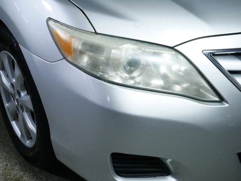 Used 2011 Toyota Camry LE image 16