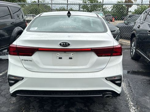 Used 2019 Kia Forte LXS FWD image 3