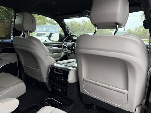 Used 2025 Jeep Wagoneer L Series III image 13