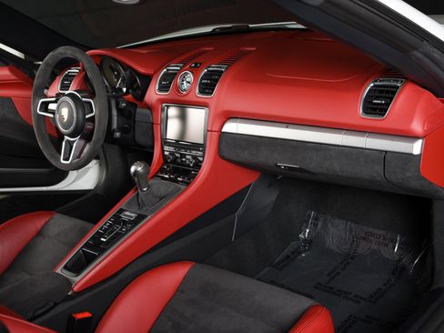 Used 2016 Porsche Boxster Spyder RWD image 16