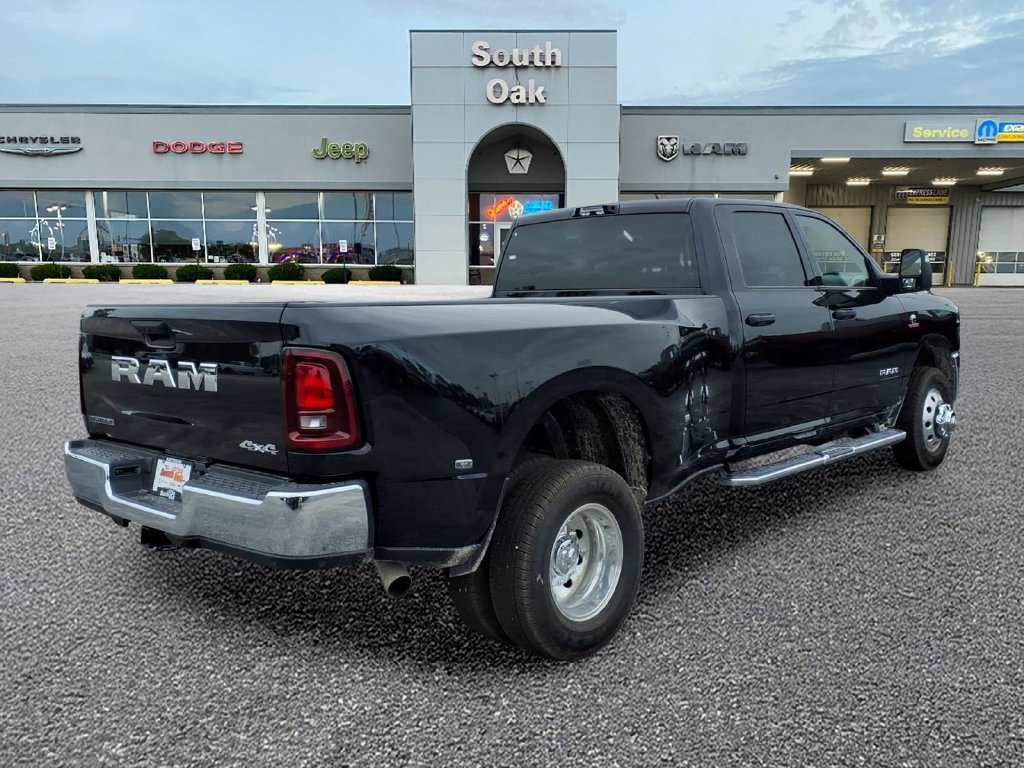 New 2027 RAM 3500 Big Horn AWD/4WD image 3