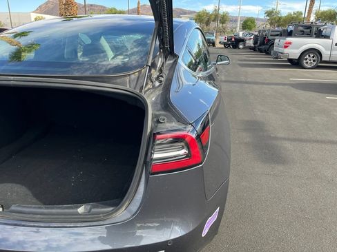 Used 2018 Tesla Model 3 Long Range RWD image 9
