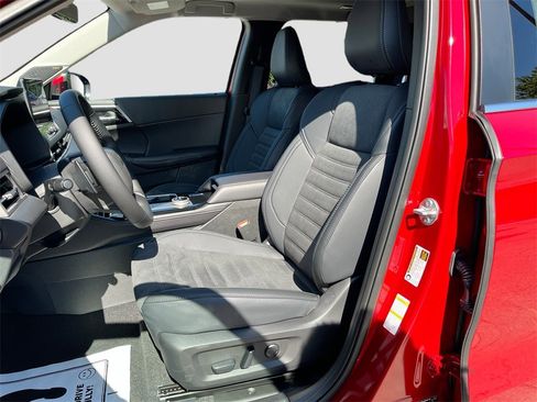 New 2025 Mitsubishi Outlander SE image 22