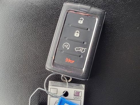 Used 2023 Jeep Grand Cherokee L Limited w/ Black Appearance Package image 9