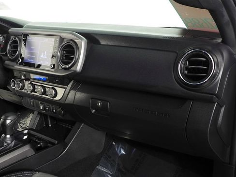 Used 2022 Toyota Tacoma TRD Off-Road image 14