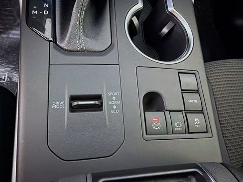 Used 2023 Toyota Highlander LE FWD image 27