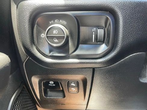 Used 2022 RAM 1500 Big Horn AWD/4WD image 34