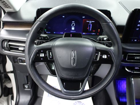 Used 2025 Lincoln Aviator Reserve w/ Luxury Package image 18