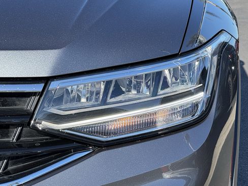 Used 2022 Volkswagen Tiguan SE R-Line image 6