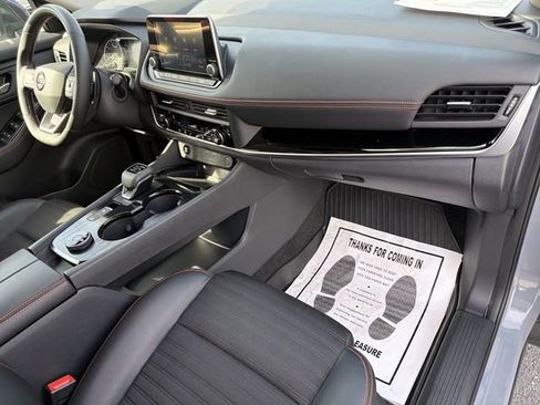 Used 2025 Nissan Rogue SV image 28