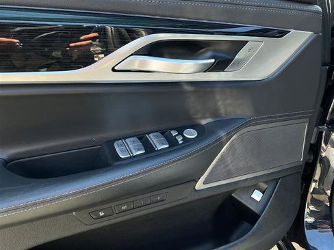 Used 2019 BMW 750i xDrive w/ M Sport Package image 21