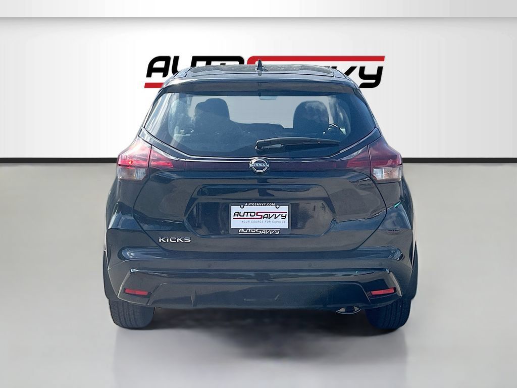 Used 2022 Nissan Kicks S FWD image 6