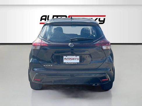 Used 2022 Nissan Kicks S FWD image 6