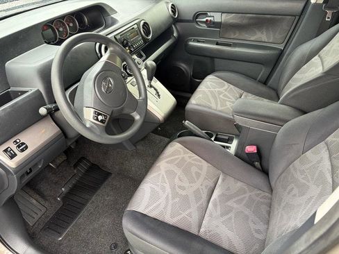 Used 2013 Scion xB FWD image 10