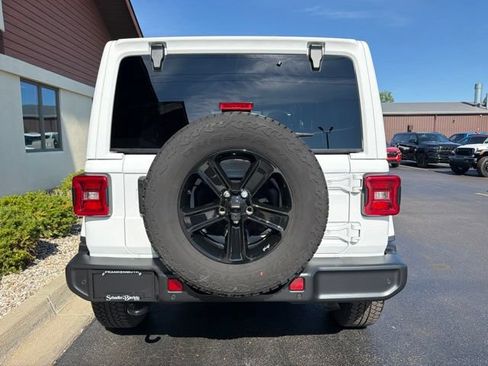 Used 2023 Jeep Wrangler Unlimited Sahara AWD/4WD image 12