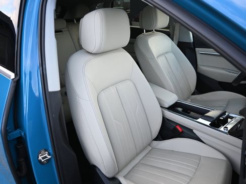 Used 2019 Audi e-tron Premium Plus image 50