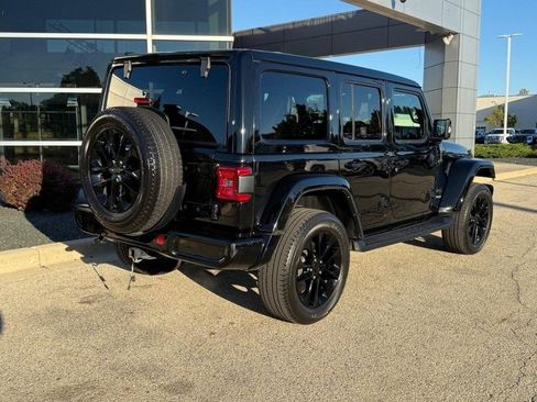 Used 2022 Jeep Wrangler Unlimited Sahara image 3