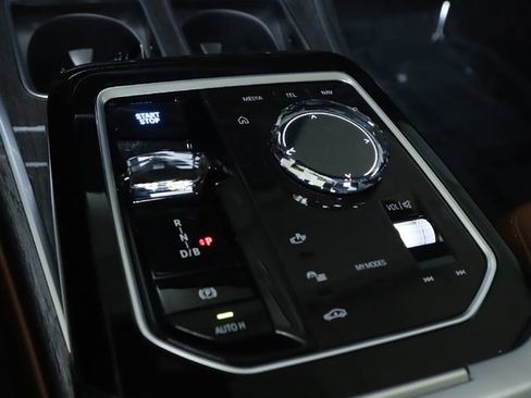 Used 2025 BMW i7 xDrive60 image 29