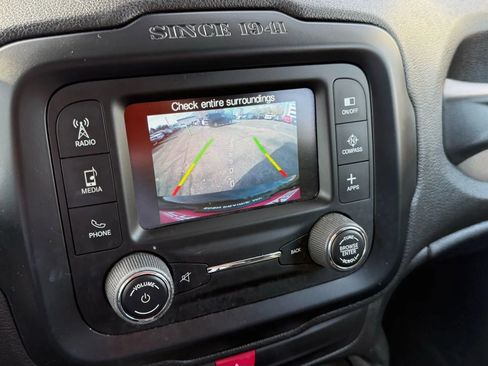 Used 2017 Jeep Renegade Latitude image 20