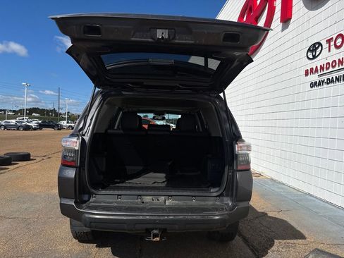 Used 2018 Toyota 4Runner TRD Off-Road Premium image 28