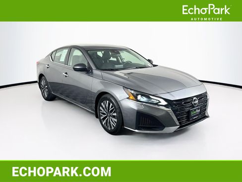 Used 2024 Nissan Altima 2.5 SV FWD image 1
