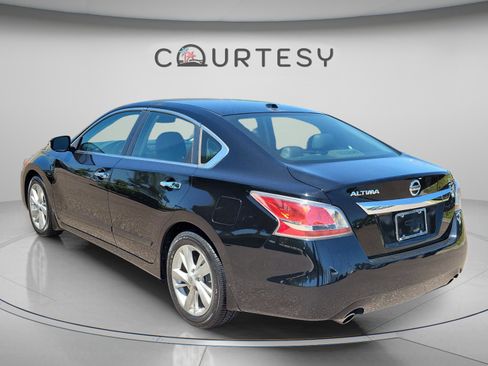 Used 2015 Nissan Altima 2.5 SL w/ Moonroof Package FWD image 2