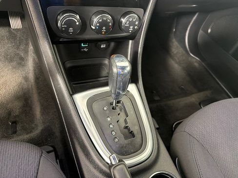 Used 2013 Chrysler 200 Touring FWD image 14