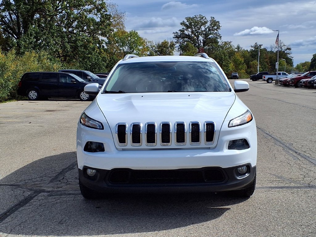 Used 2018 Jeep Cherokee Latitude Plus FWD image 2