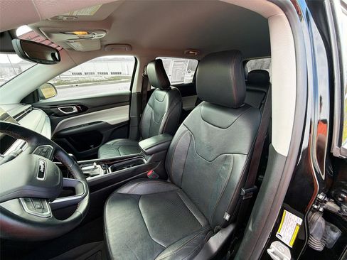 Used 2022 Jeep Compass Limited image 11