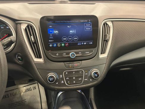 Used 2022 Chevrolet Malibu LT FWD image 39