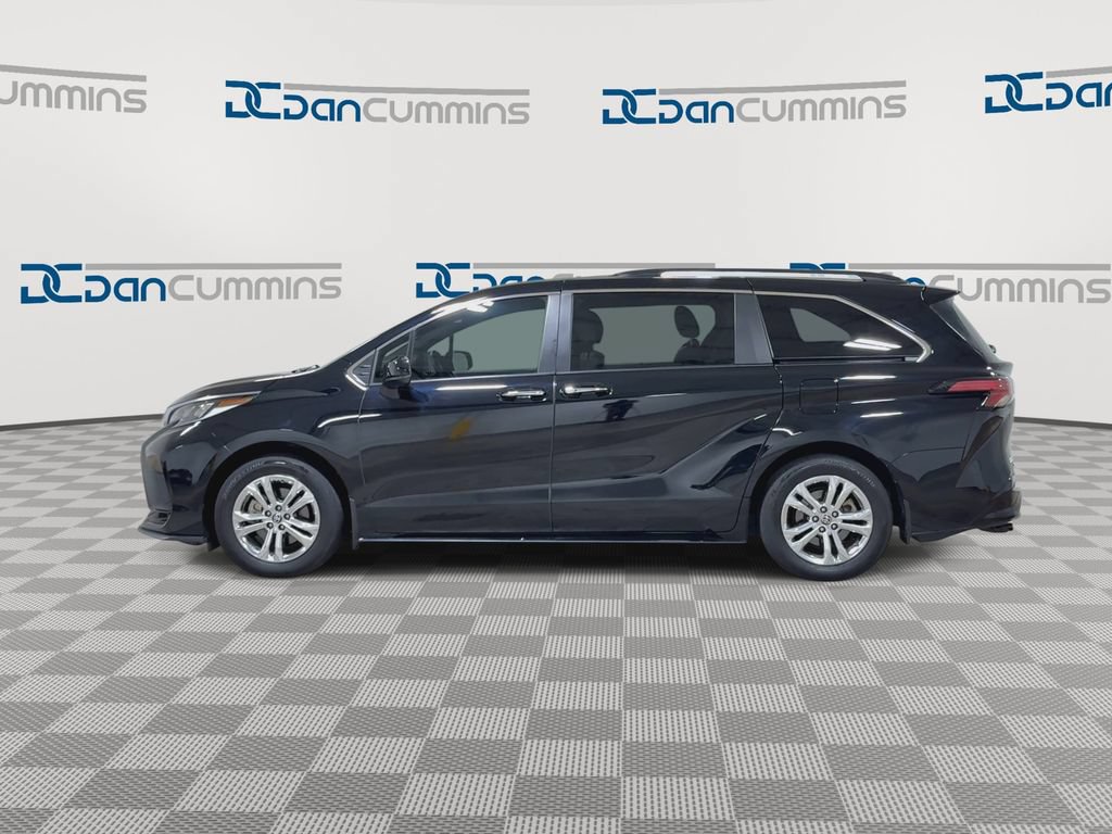 Used 2023 Toyota Sienna XSE w/ XSE Plus Package AWD/4WD image 5