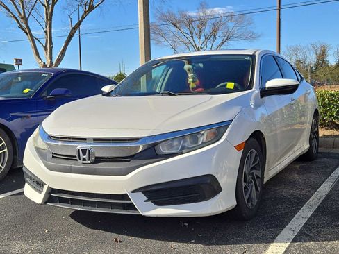 Used 2018 Honda Civic EX image 3