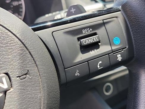 Used 2023 Nissan Rogue SV FWD image 21