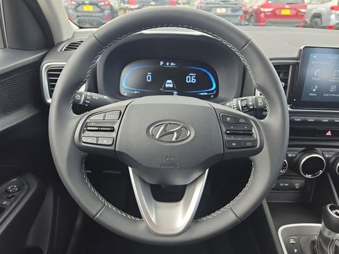 Used 2025 Hyundai Venue SEL FWD image 18