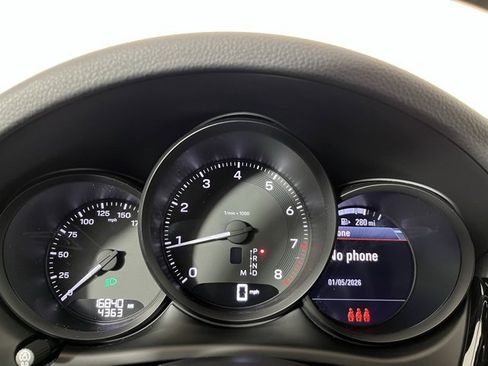 Used 2023 Porsche Macan image 14